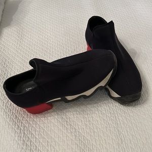 iRi black, white and red shoes. Size 6.5. Platform slip on shoes w solid soles.